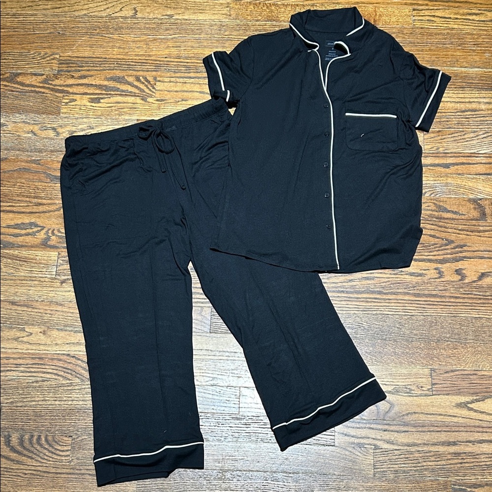 Black Lined Ankle Pant / Short Sleeve Pajama Set - Picture 2 of 8